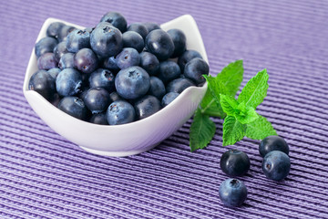 Heidelbeeren in Schälchen
