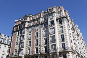 Fototapeta premium Immeuble ancien à Paris