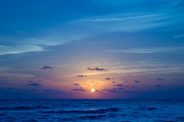 Obraz premium sunset above the sea