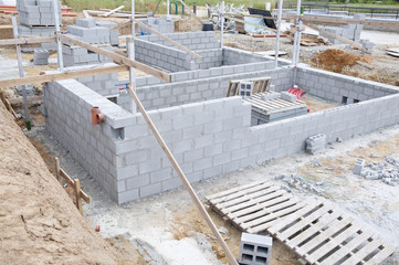 Construction des fondations d'une maison