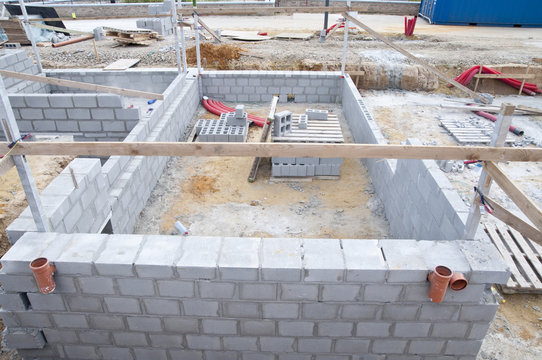 Construction des fondations d'une maison