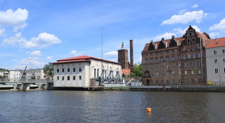 Obraz premium Blick über die Neiße auf das polnische Gubin