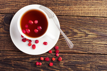 Tea with wild strawberries