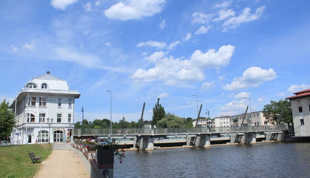 Die Nei&szlig;ebr&uuml;cke verbindet Guben mit Gubin