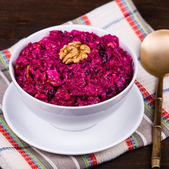 Fresh salad with beet and walnuts