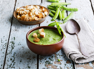 puree soup with green peas
