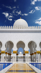 Naklejka premium Sheikh Zayed mosque in Abu Dhabi, United Arab Emirates