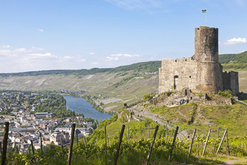 Naklejka premium Burg Landshut über Bernkastel-Kues