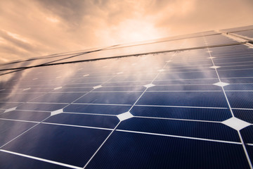 Power plant using renewable solar energy