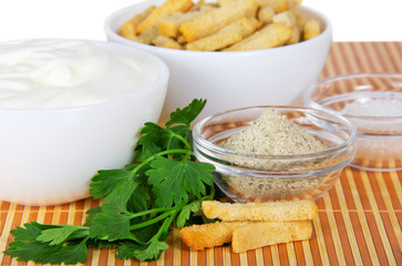 Croutons with herbs and sour cream
