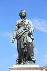 Fototapeta na wymiar Mozart-Denkmal