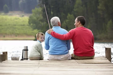 Fotobehang Vader, zoon en grootvader vissen © Monkey Business