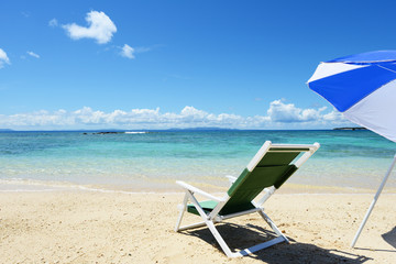 美しい沖縄のビーチと夏空