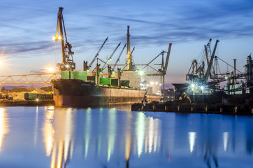 Obraz premium Vessel in Bremen by night