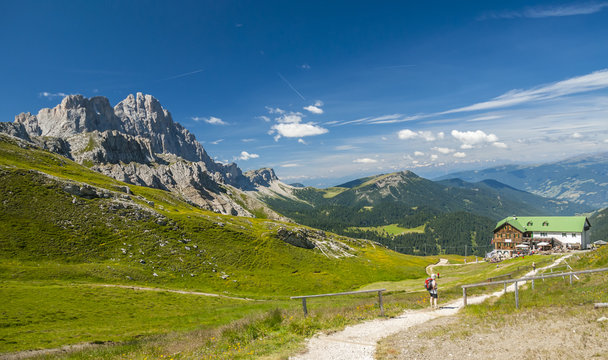 Odle di Funes: Genova refuge