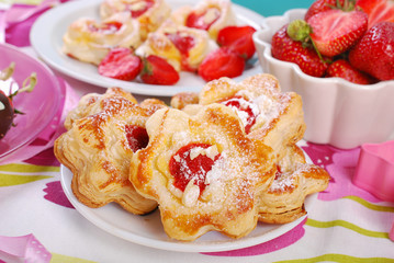 puff pastry cookies with strawberry and almonds