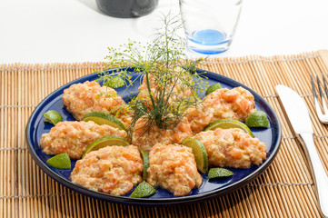Quenelle di tartare di salmone fresco