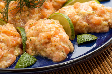 Quenelle di tartare di salmone fresco