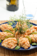 Quenelle di tartare di salmone fresco