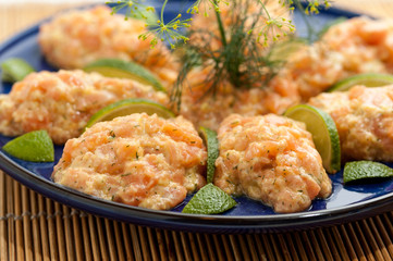 Quenelle di tartare di salmone fresco