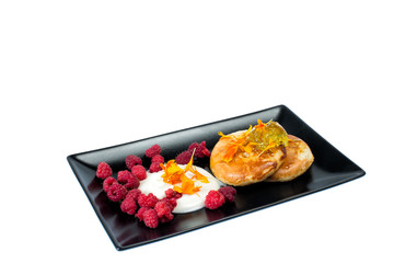 Pancakes with raspberries and yogurt