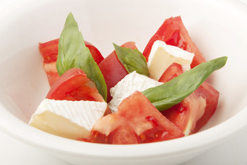 トマトとカマンベールチーズのサラダ