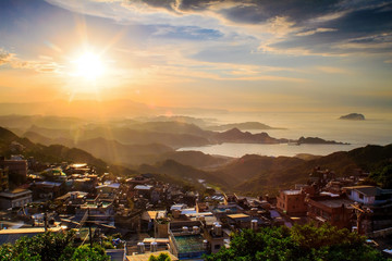 The seaside mountain town