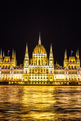 Fototapeta premium Budapest Parliament building in Hungary at twilight.