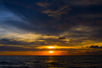 Fototapeta na wymiar Beautiful sunset on the beach in Thailand.