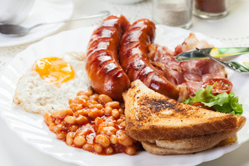 Full English breakfast with bacon, sausage, egg and baked beans