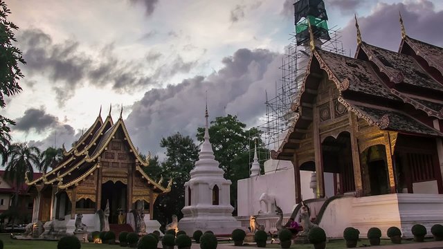 Time lapse day to night  Pra Singha Temple pan right