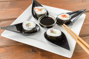 Fototapeta na wymiar Maki-maki sushi