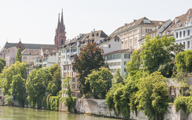 Fototapeta na wymiar Basel, historische Altstadt, Rheinufer, Münster, Schweiz