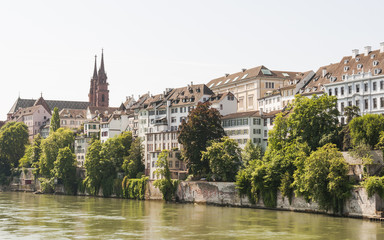 Fototapeta na wymiar Basel, Altstadt, Münster, Rheinufer, Rhein, Sommer, Schweiz