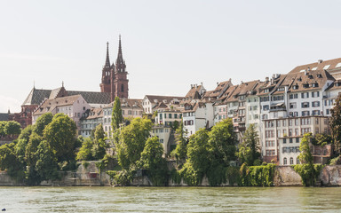 Fototapeta na wymiar Basel, Altstadt, Münster, Kirche, Rhein, Sommer, Schweiz