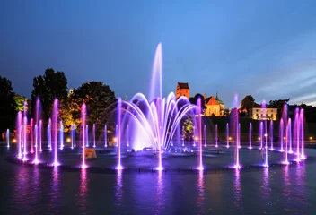 Photo sur Plexiglas Fontaine La fontaine illuminée la nuit