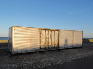 コンテナの廃材利用