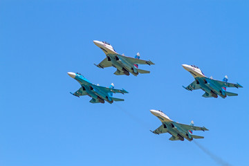 Four Su-27 in the blue sky - obrazy, fototapety, plakaty