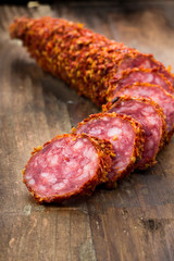 Fuet Salami auf Holz