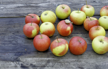 Ripe apples on the wooden table