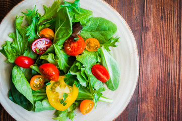 Green salad with colorful tomatoes