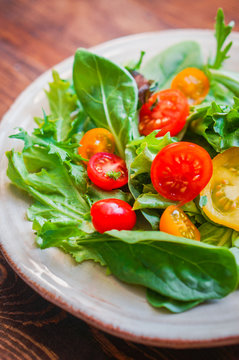 Green salad with colorful tomatoes