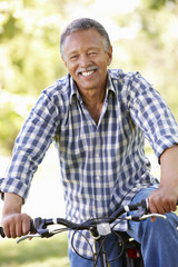 Obraz premium Senior man cycling in park
