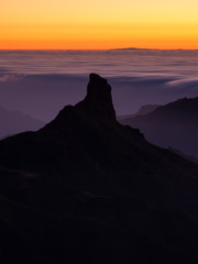 Roque Bentaiga auf Gran Canaria in der Abenddämmerung