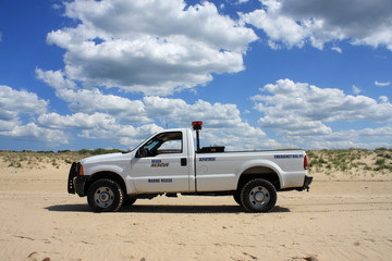Fototapeta na wymiar Beach Rescue Truck