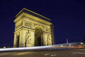 Fototapeta na wymiar Arc de Triomphe and Eiffel Tower (motion cars)