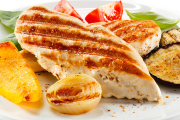 Grilled chicken breasts and vegetables