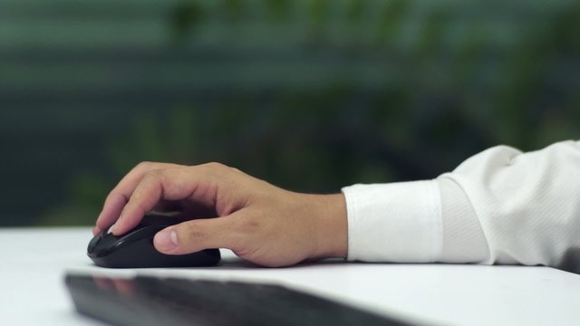 Man Hand Pain From Using Mouse