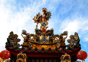 Fototapeta na wymiar The Chinese Temple Roof With Dragon