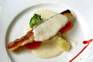 Grilled Salmon with Fresh Salad Leaf